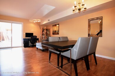 (5) Dining Room and Living Room