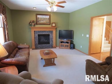 5330 Appleton Dr, Davenport, IA 52804 - photo 4