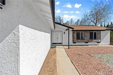 13765 Deauville Dr, Victorville, CA 92395 - photo 4