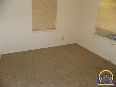 2421 SW 25th Dr, Topeka, KS 66611 - photo 4