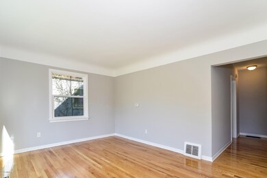 007-Living_Room-4043203-medium