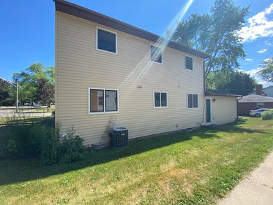 2900 Carriage Ln, Waukegan, IL 60085 - photo 3