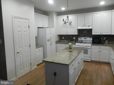 8800 Sumner Grove Dr, Laurel, MD 20708 - photo 5