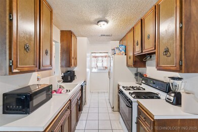 8909 E 47th St, Tulsa, OK 74145 - photo 5