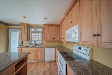 44 Decubellis Ct, Chepachet, RI 02814 - photo 3