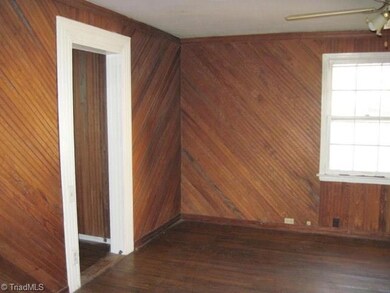 904 Barnes St, Reidsville, NC 27320 - photo 7