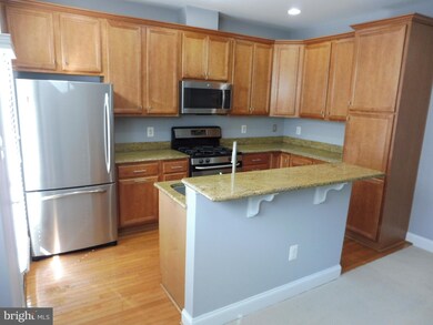 11806 Oxbridge Dr, Germantown, MD 20876 - photo 2