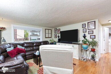 Living Room 20190515-DW-41821-SMALL