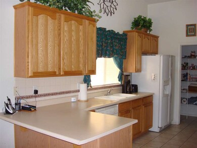 Kitchen 42in cabinets