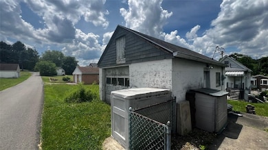 Extra parking beside the garage.