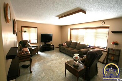 7431 SW 21st St, Topeka, KS 66615 - photo 2