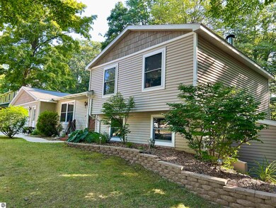 20854 Red Oak Dr, Lake Ann, MI 49650 - photo 3