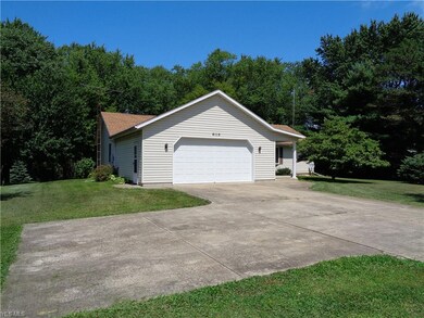 26X24 2 car attached garage w/wide driveway and tu