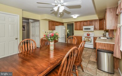 250 Heatherfield Dr, Souderton, PA 18964 - photo 6