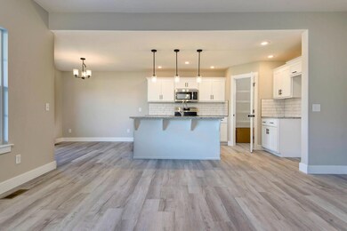 832 E Acacia