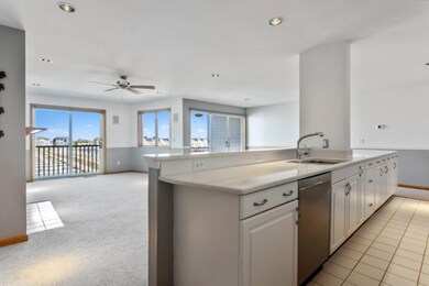 02_300OselkaDr_Unit364_177004_Kitchen_Lo