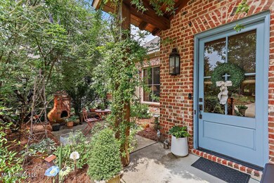 Front Entrance & Courtyard