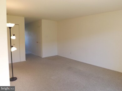 8 Derry Dr, North Wales, PA 19454 - photo 5