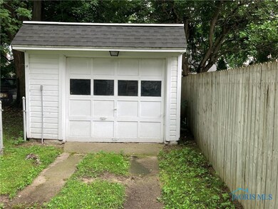 Detached Garage