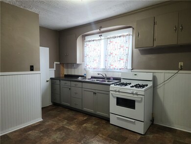 248 1/2 Kennedy Ave, East Vandergrift, PA 15629 - photo 6