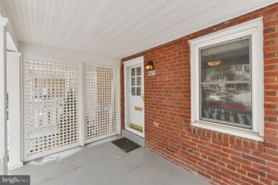2609 Farmington Dr, Alexandria, VA 22303 - photo 3