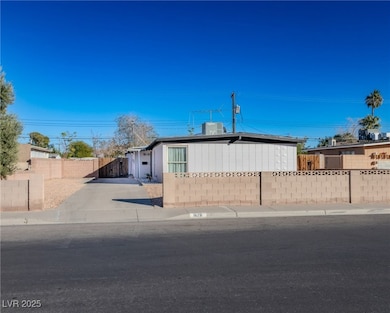 1628 Palmer St, North Las Vegas, NV 89030 - photo 5