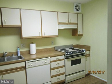 15101 Interlachen Dr unit 405, Silver Spring, MD 20906 - photo 2
