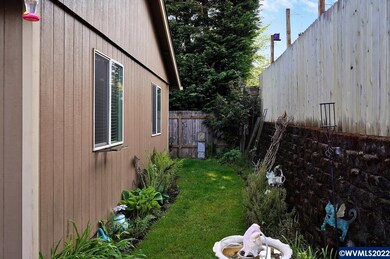 1225 Jonmart Ave SE, Salem, OR 97306 - photo 6