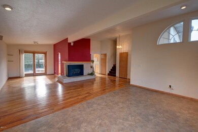 LIVING / DINING AREA
