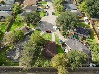 11024 Threeawn Ct, Houston, TX 77086 - photo 4