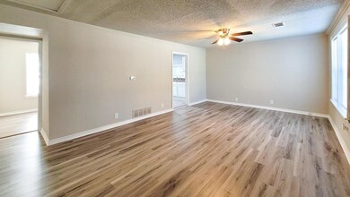 320 W Murray St, Denison, TX 75020 - photo 7