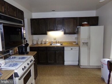 12223 Guinevere Rd, Glenn Dale, MD 20769 - photo 6