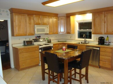 1249 Sandra Ln, Schenectady, NY 12309 - photo 6