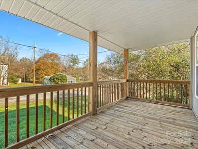 306 Flatrock St, Clover, SC 29710 - photo 4