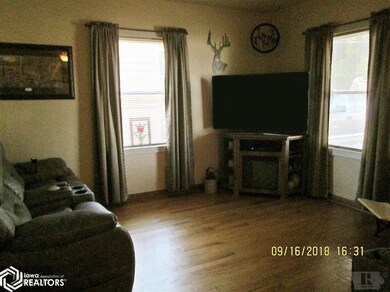 101 S Reynolds St, Latimer, IA 50452 - photo 6