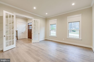 8911 Higdon Dr, Vienna, VA 22182 - photo 6