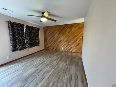 4201 SW 33rd Terrace, Topeka, KS 66614 - photo 6