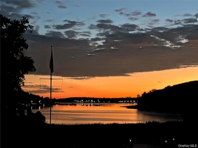 61 Factory Pond Rd, Locust Valley, NY 11560 - photo 5