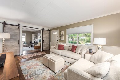 B LIVING ROOM