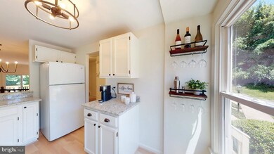 1656 Whisperhill Dr, Reston, VA 20194 - photo 4