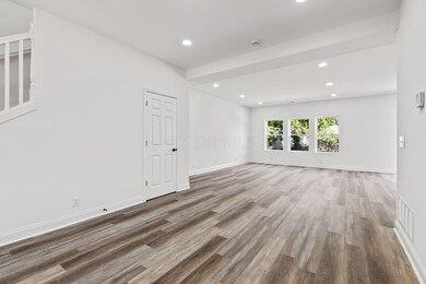 2024-8-7 243 Meyers Ave 021