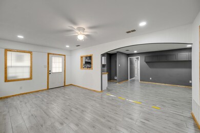 204 Cedarview Dr, Palestine, TX 75803 - photo 6