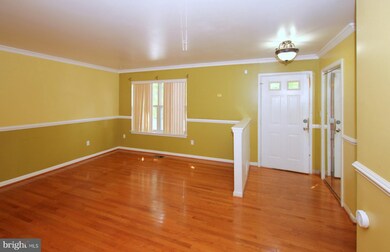 6826 Amber Hill Ct, District Heights, MD 20747 - photo 3