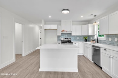 8-web-or-mls-814 Hendrickson-9780