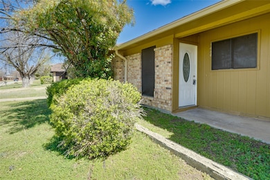 2226 Limestone Ln, Garland, TX 75040 - photo 2