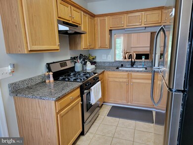 21856 Elkins Terrace unit 33, Sterling, VA 20166 - photo 2