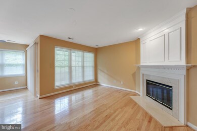 9240 Cardinal Forest Ln unit 9240A-, Lorton, VA 22079 - photo 7
