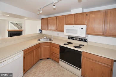 11909 Crosswind Ct, Reston, VA 20194 - photo 5