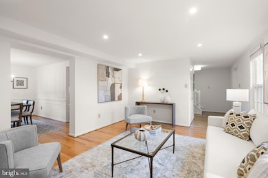 11411 Delsignore Dr, Fairfax, VA 22030 - photo 7