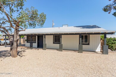 8235 W Cora Ln, Phoenix, AZ 85033 - photo 6